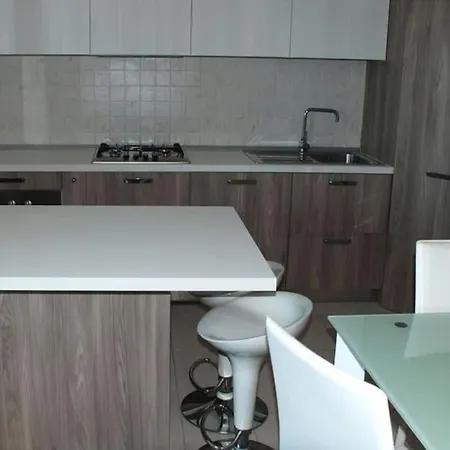 Elegante Ed Ampio 100 Mt Dal Centro Di Apartment *